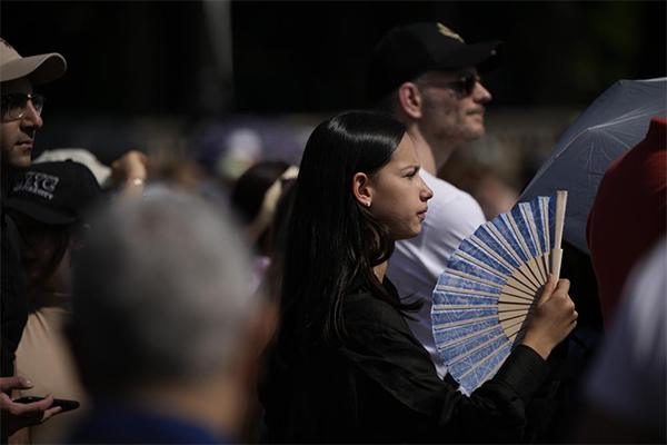 热热热！英国向40℃逼近，极端高温考验国家正常运行